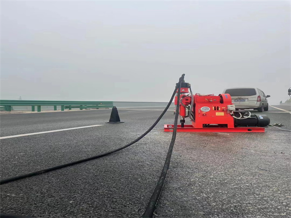 江汉石油管理局马路路基路面开裂下沉注浆加固灌浆